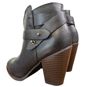 XOXO Kaitlyn Women’s Black Leather Ankle Boots with Wooden Heel Size 8